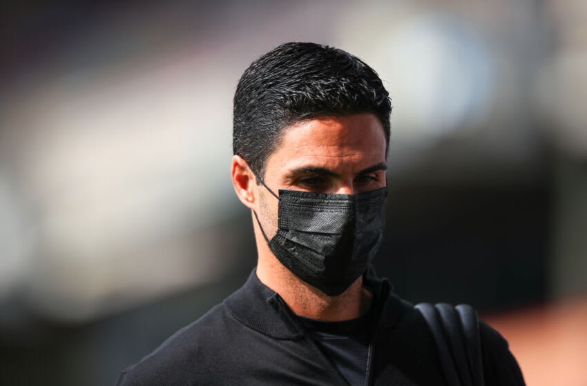 BURNLEY, ENGLAND - SEPTEMBER 18: Mikel Arteta the head coach / manager of Arsenal wearing a face covering ahead of the Premier League match between Burnley and Arsenal at Turf Moor on September 18, 2021 in Burnley, England. (Photo by Robbie Jay Barratt - AMA/Getty Images)