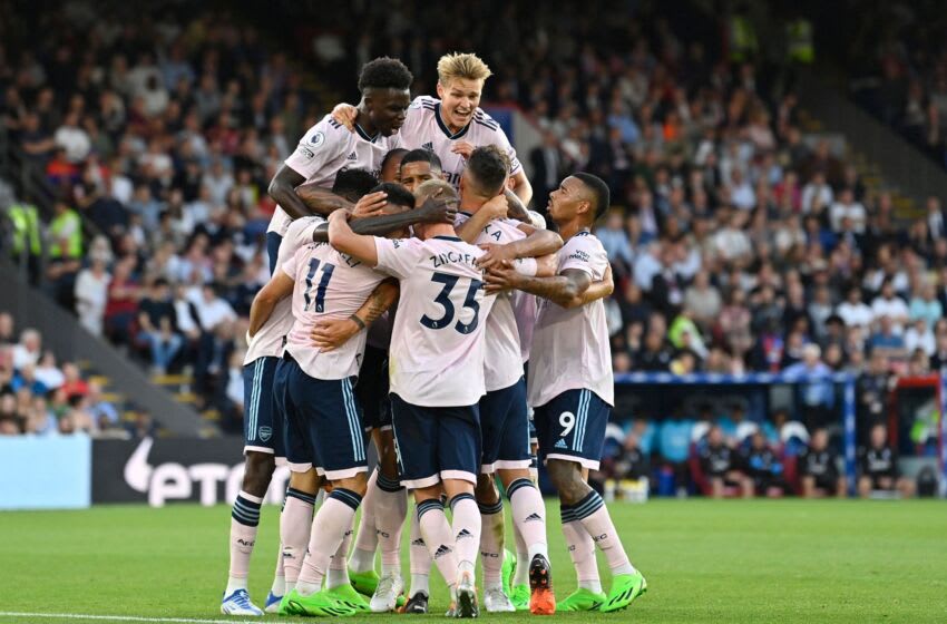 Arsenal's Brazilian midfielder Gabriel Martinelli (L) celebrates with teammates after scoring the opening goal in the English Premier League football match between Crystal Palace and Arsenal at Selhurst Park in south London on August 5, 2022. - RESTRICTED TO EDITORIAL USE. No use with unauthorized audio, video, data, fixture lists, club/league logos or 'live' services. Online in-match use limited to 120 images. An additional 40 images may be used in extra time. No video emulation. Social media in-match use limited to 120 images. An additional 40 images may be used in extra time. No use in betting publications, games or single club/league/player publications. (Photo by JUSTIN TALLIS / AFP) / RESTRICTED TO EDITORIAL USE. No use with unauthorized audio, video, data, fixture lists, club/league logos or 'live' services. Online in-match use limited to 120 images. An additional 40 images may be used in extra time. No video emulation. Social media in-match use limited to 120 images. An additional 40 images may be used in extra time. No use in betting publications, games or single club/league/player publications. / RESTRICTED TO EDITORIAL USE. No use with unauthorized audio, video, data, fixture lists, club/league logos or 'live' services. Online in-match use limited to 120 images. An additional 40 images may be used in extra time. No video emulation. Social media in-match use limited to 120 images. An additional 40 images may be used in extra time. No use in betting publications, games or single club/league/player publications. (Photo by JUSTIN TALLIS/AFP via Getty Images)