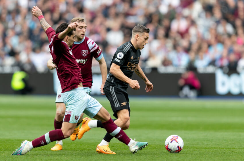 LONDON, ENGLAND - APRIL 16: Leandro Trossard of Arsenal in action during the Premier League match between West Ham United and Arsenal FC at London Stadium on April 16, 2023 in London, United Kingdom. (Photo by Gaspafotos/MB Media/Getty Images)