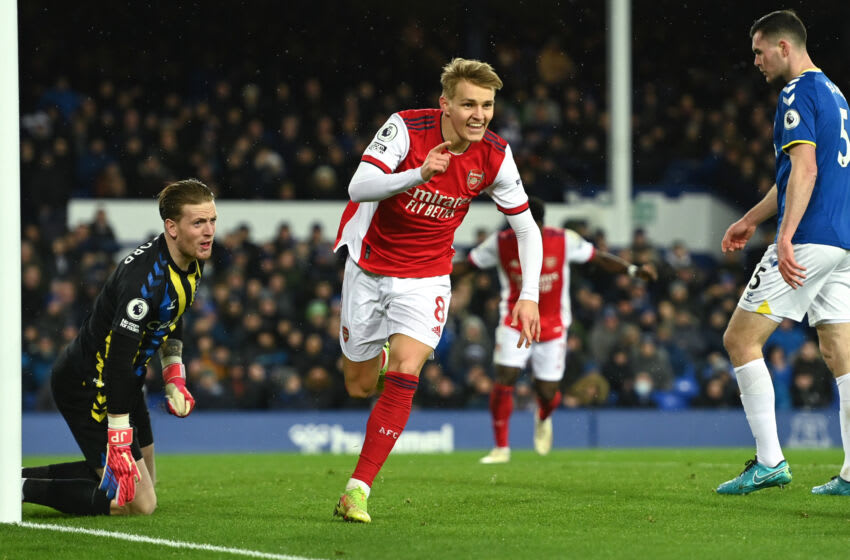 LIVERPOOL, ENGLAND - DECEMBER 06: Martin Odegaard of Arsenal celebrates after scoring their side's first goal as Jordan Pickford (L) of Everton looks dejected during the Premier League match between Everton and Arsenal at Goodison Park on December 06, 2021 in Liverpool, England. (Photo by Gareth Copley/Getty Images)