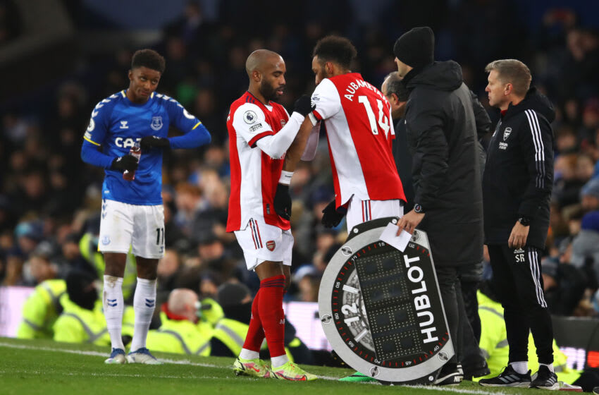LIVERPOOL, ENGLAND - DECEMBER 06: Alexandre Lacazette of Arsenal is replaced as a substitute by teammate Pierre-Emerick Aubameyang during the Premier League match between Everton and Arsenal at Goodison Park on December 06, 2021 in Liverpool, England. (Photo by Chris Brunskill/Fantasista/Getty Images)