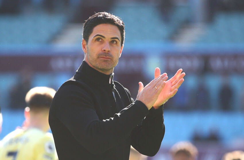 BIRMINGHAM, ENGLAND - MARCH 19:Arsenal manager Mikel Arteta applauds the supporters at full-time following the Premier League match between Aston Villa and Arsenal at Villa Park on March 19, 2022 in Birmingham, England. (Photo by Chris Brunskill/Fantasista/Getty Images)