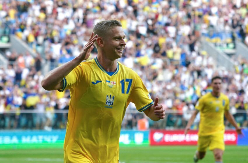 Ukraine's midfielder #17 Oleksandr Zinchenko celebrates scoring the opening goal with his teammates during the UEFA EURO 2024 qualifying football match between Ukraine and England in Wroclaw, Poland on September 9, 2023. (Photo by JANEK SKARZYNSKI / AFP) (Photo by JANEK SKARZYNSKI/AFP via Getty Images)