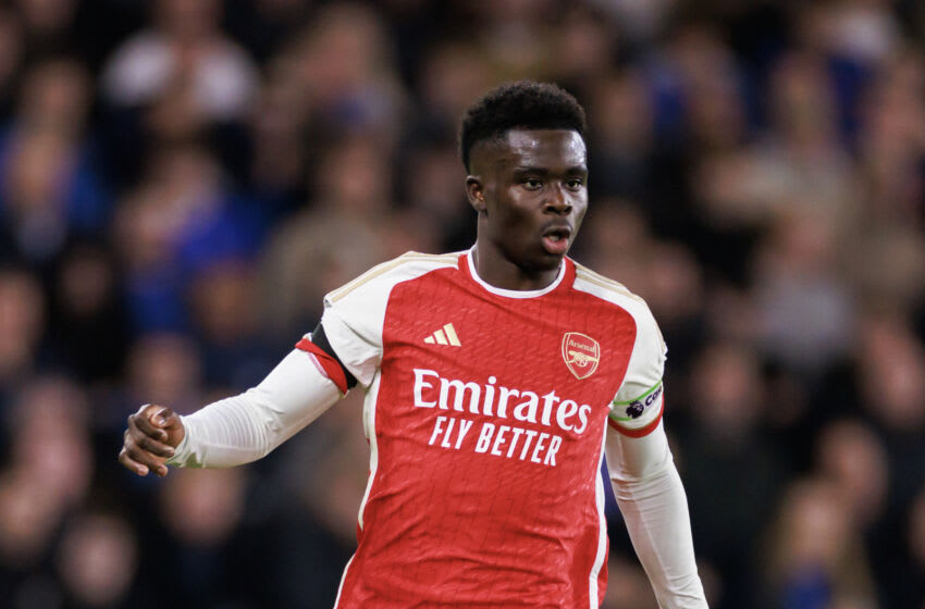LONDON, ENGLAND - OCTOBER 21: Bukayo Saka of Arsenal during the Premier League match between Chelsea FC and Arsenal FC at Stamford Bridge on October 21, 2023 in London, England. (Photo by Marc Atkins/Getty Images)