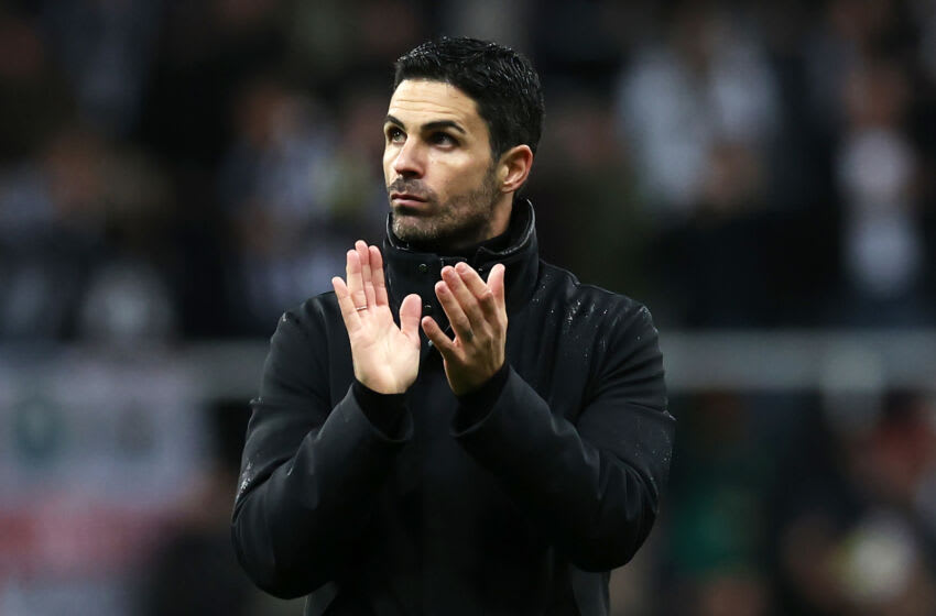 NEWCASTLE UPON TYNE, ENGLAND - NOVEMBER 04: Mikel Arteta, Manager of Arsenal, applauds the fans following the team's defeat during the Premier League match between Newcastle United and Arsenal FC at St. James Park on November 04, 2023 in Newcastle upon Tyne, England. (Photo by Ian MacNicol/Getty Images)