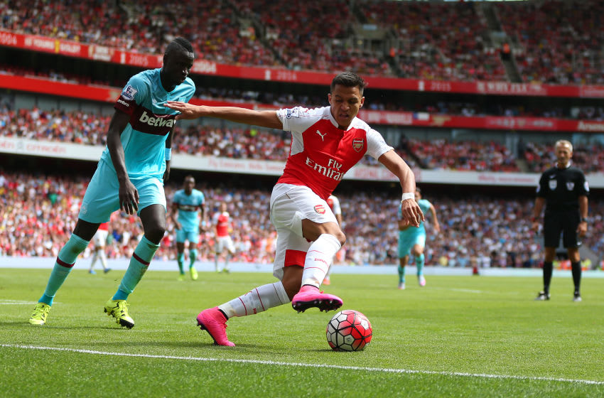 LONDON, ENGLAND - AUGUST 09: Alexis Sanchez of Arsenal during the Barclays Premier League match between Arsenal and West Ham United at Emirates Stadium on August 9, 2015 in London, England. (Photo by Catherine Ivill - AMA/Getty Images)